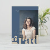 Ankündigung von Big Bold Type-Abschlüssen (Stehend Vorderseite)