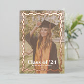 Ankündigung von Daisy Abschluss (Stehend vorne)