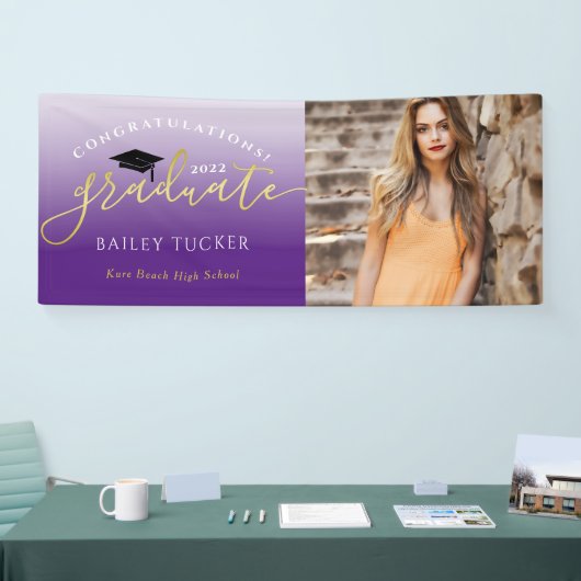 Ankündigung von Lila Abschlüssen mit elegantem Scr Banner (Messe)