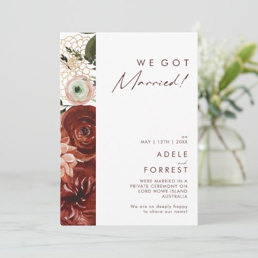 Ankündigung von Marsala Autumn Floral White Elopem (Stehend Vorderseite)