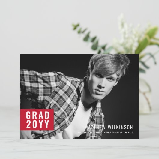 Ankündigung von Red Tab Abschluss (Stehend Vorderseite)