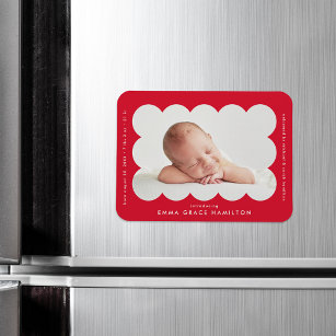 Ankündigung von Rot Modern Scalloping Frame Birth Magnet