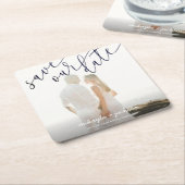 Ankündigung von Schwarzweiß-Schriftzeichen gerette Rechteckiger Pappuntersetzer (angewinkelt)