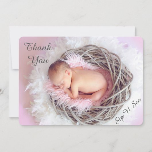 Ankündigung von Sip and See Feather Nest Foto Baby (Vorderseite)