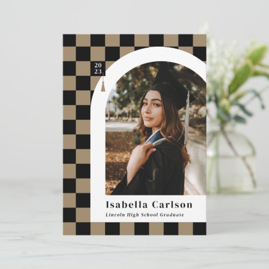 Ankündigung von Tan Checkered Arch Foto Abschluss (Stehend Vorderseite)