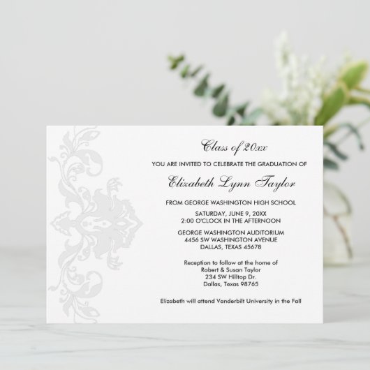 Ankündigung von White on White Abschluss (Stehend Vorderseite)