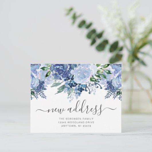 Ankündigung zur neuen Adresse Floral Dusty Blue Mo Postkarte (Stehend Vorderseite)