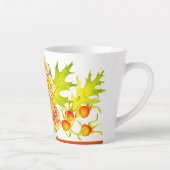 Ankunft im Herbst auf einer kleinen Latte-Tasse Milchtasse (Rechts)