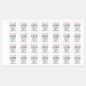 Anleitung zur Pflege und weites Kleidungsstück mit Etiketten (Blatt)