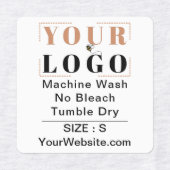 Anleitung zur Pflege und weites Kleidungsstück mit Etiketten (Design 1)