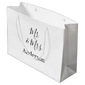 Anm & Frau geben Sie den Familiennamen Datum Jahr Große Geschenktüte (Rückseite Schrägansicht)