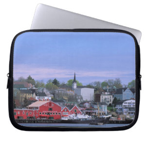 ANMERKUNG Kanada, Nova Scotia. Blick auf Lunenburg Laptopschutzhülle