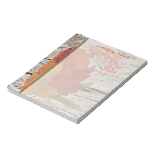 Anmerkungen zu den getrockneten Herbstblättern und Notizblock (Rotiert)