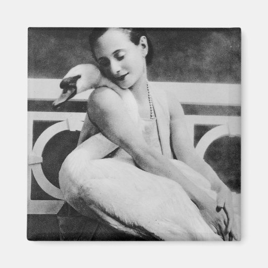 Anna Pavlova mit ihrem Jack als Haustier Schwan, c Magnet (Vorne)