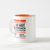 Annähern Sie sich nicht vor der Tasse des Kaffees  (Vorderseite Links)