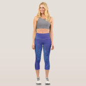 Annahme | Blue Indigo Violet Shibori Muster Capri Leggings (Vorderseite)