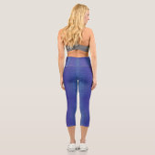 Annahme | Blue Indigo Violet Shibori Muster Capri Leggings (Rückseite)