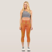 Annahme | Red Orange Yellow Shibori Muster Capri Leggings (Vorderseite)