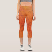 Annahme | Red Orange Yellow Shibori Muster Capri Leggings (Vorderseite)