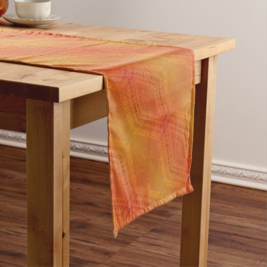 Annahme | Red Orange Yellow Shibori Muster Kurzer Tischläufer (Beispiel)