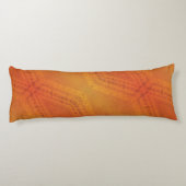 Annahme | Red Orange Yellow Shibori Muster Seitenschläferkissen (Rückseite)