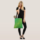 Annahme | Yellow Green Blue Shibori Muster Tasche (Am Model)