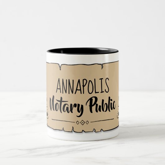 Annapolis Notary Public Scroll Feather Quill Zweifarbige Tasse (Mittel)