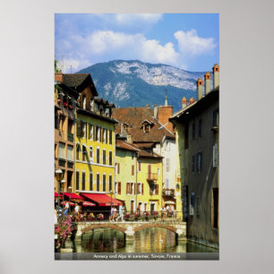 Annecy und Alpen im Sommer, Savoie, Frankreich Poster