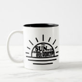 Annie: Morgen wird die Sonne los Zweifarbige Tasse (Links)