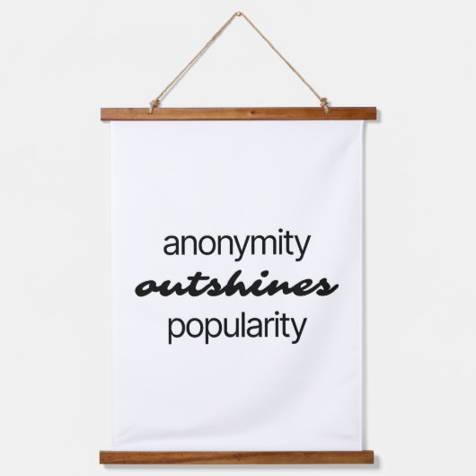 Anonymität Wood Topped Wall Tapestry Wandteppich Mit Holzrahmen (Vorderseite)