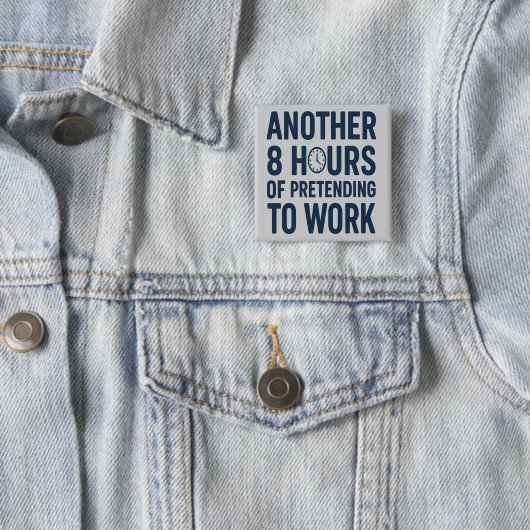 Another 8 Hours of Pretending to Work Funny Work Button (Beispiel)