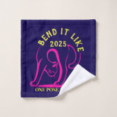 Anpassbare "Bend It Like 2025" Yoga Katze Badhandtuch Set (Waschlappen)