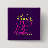 Anpassbare "Bend It Like 2025" Yoga Katze Button (Vorderseite)
