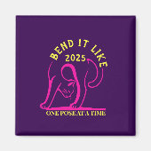 Anpassbare "Bend It Like 2025" Yoga Katze Magnet (Vorne)