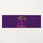 Anpassbare "Bend It Like 2025" Yoga Katze Yogamatte (Vorderseite (Horizontal))