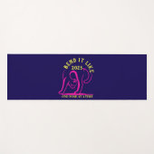 Anpassbare "Bend It Like 2025" Yoga Katze Yogamatte (Vorderseite (Horizontal))