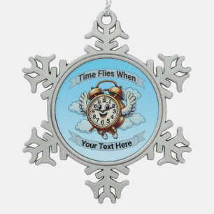 Anpassbare "Die Zeit vergeht wie im Flug"-Uhr Schneeflocken Zinn-Ornament