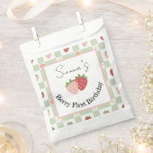 Anpassbare Erdbeer-Gingham-Erstgeburtstagsfeier Geschenktütchen (Ausgeschnitten)
