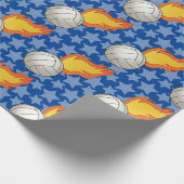 Anpassbare Flaming-Volleyball Geschenkpapier (Ecke)