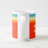 Anpassbare gute Vibes 70er Ombre Jumbo-Tasse (Rückseite)