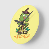 Anpassbare Halloween-Hexenbaum Runde Wanduhr (Winkel)