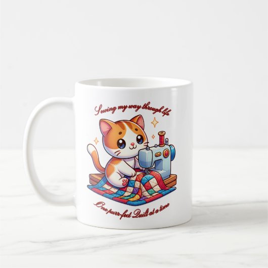 Anpassbare Katzenquiltierung auf einer Nähmaschine Kaffeetasse (Links)