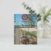 Anpassbare "Kiss & Ride" Postkarte (Stehend Vorderseite)