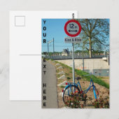 Anpassbare "Kiss & Ride" Postkarte (Vorne/Hinten)
