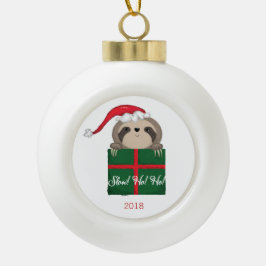 Anpassbare Langsam! Ho! Ho! Sloth Christmas Santa Keramik Kugel-Ornament