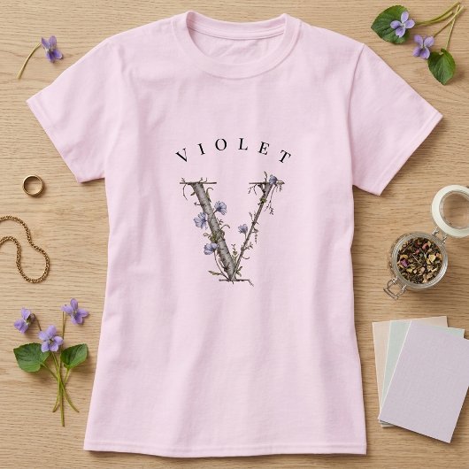 Anpassbare Minimalistische Initial 'V' Elegant T-Shirt