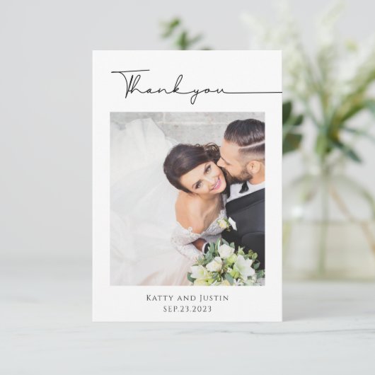 Anpassbare Minimalistische Script Heart Wedding Fo Dankeskarte (Stehend Vorderseite)
