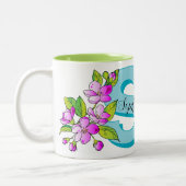 Anpassbare Monogramm + Name-Tasse (Stil: Sophia) Zweifarbige Tasse (Links)