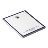 Anpassbare Notepad mit Navy Frame und Gold Logo Notizblock (angewinkelt)