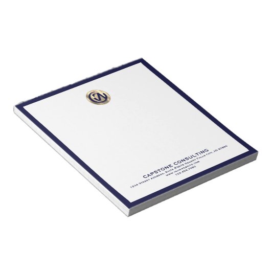 Anpassbare Notepad mit Navy Frame und Gold Logo Notizblock (angewinkelt)